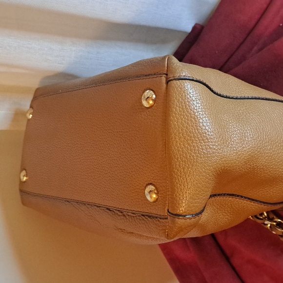 🎆Michael Kors Tan Soft Pebble Leather with Beautiful Gold Hardware - Picture 9 of 13